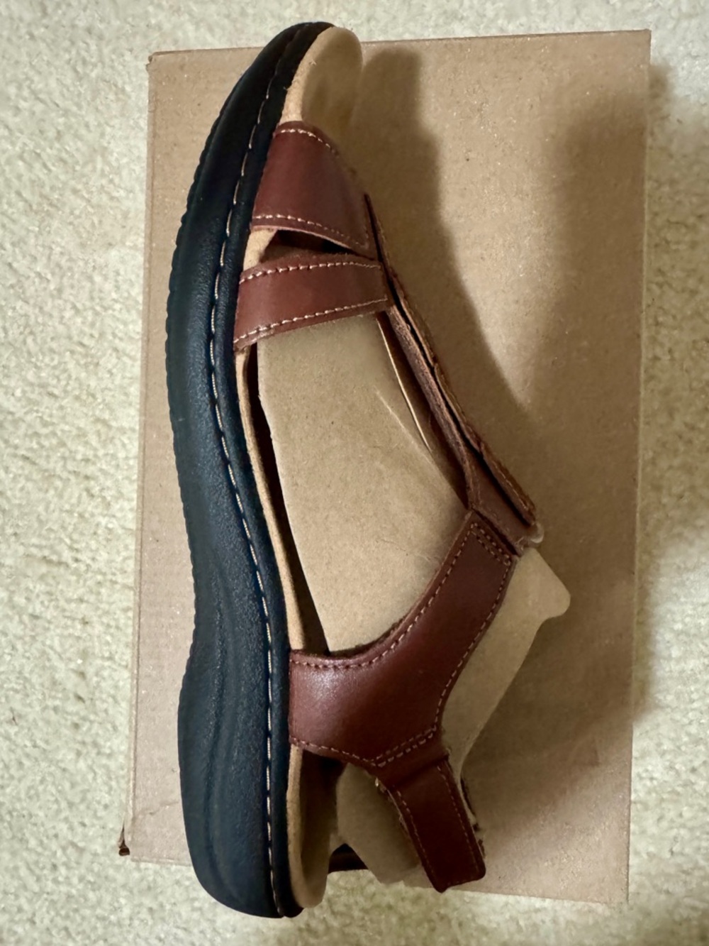 Clarks Women's Brown Leather T-Strap Slingback Wide Width Sandals Size 9W - Picture 2 of 5